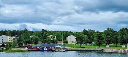 3BR Home Near Lake Vänern Covered Deck & BBQ