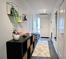 3BR Home Near Lake Vänern Covered Deck & BBQ