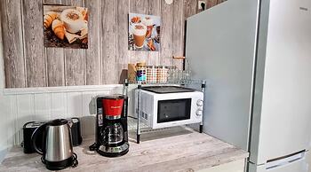 3BR Home Near Lake Vänern Covered Deck & BBQ