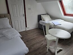3 Bed House - Sleeps 11 - Pets - Wifi