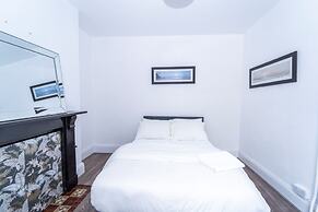 3 Bed House - Sleeps 11 - Pets - Wifi