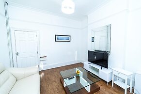3 Bed House - Sleeps 11 - Pets - Wifi