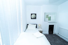 3 Bed House - Sleeps 11 - Pets - Wifi