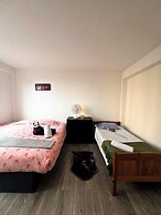 London Luxe Apartment - Spacious & Stylish