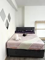 London Luxe Apartment - Spacious & Stylish