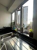 London Luxe Apartment - Spacious & Stylish