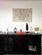 London Luxe Apartment - Spacious & Stylish