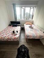 London Luxe Apartment - Spacious & Stylish