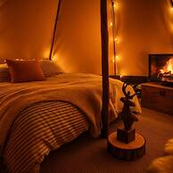 Cozy Wigwam With Heating & tv