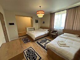 Sandyk At-Bashy Hotel