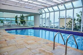 Flat com Piscina e Lazer na Praia de Pitangueiras