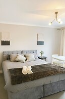 2 Bed Apartment - Sleeps 4 - Parking - Wifi