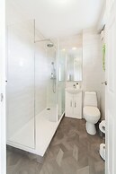 2 Bed Apartment - Sleeps 4 - Parking - Wifi