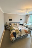 2 Bed Apartment - Sleeps 4 - Parking - Wifi