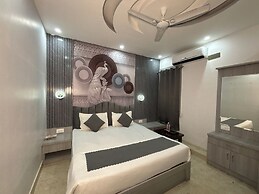 Paramhans Hotel