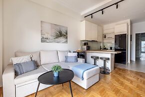 Attica - Captivating 2-Bedroom Apt & Balcony in Athens