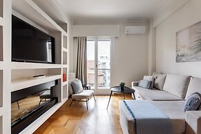 Attica - Captivating 2-Bedroom Apt & Balcony in Athens