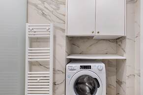 Attica - Captivating 2-Bedroom Apt & Balcony in Athens