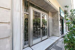 Attica - Captivating 2-Bedroom Apt & Balcony in Athens