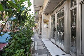 Attica - Captivating 2-Bedroom Apt & Balcony in Athens