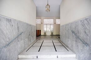 Attica - Captivating 2-Bedroom Apt & Balcony in Athens