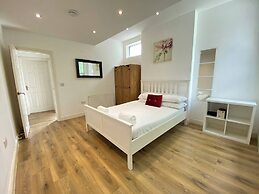 Cozy Croydon Apartment With Central Heating & Free Parking