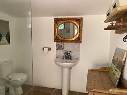2 Guests - Pet Friendly - Traditional Gypsy Vardo
