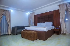 Hubbies Royale Hotel