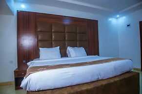 Hubbies Royale Hotel
