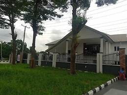 Hubbies Royale Hotel