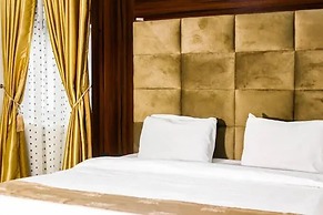 Hubbies Royale Hotel
