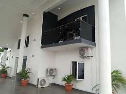 Hubbies Royale Hotel