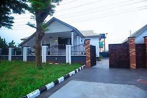 Hubbies Royale Hotel