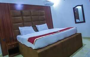 Hubbies Royale Hotel