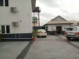 Hubbies Royale Hotel