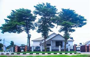 Hubbies Royale Hotel