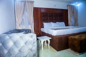 Hubbies Royale Hotel