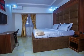 Hubbies Royale Hotel