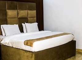Hubbies Royale Hotel
