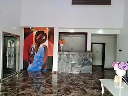 Hubbies Royale Hotel