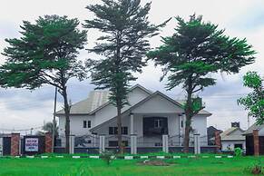 Hubbies Royale Hotel
