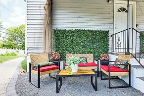 2 Mi to The Marketplace: Spring Valley Apartment