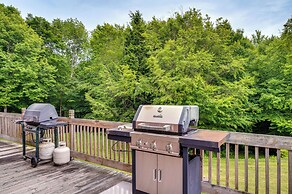 5 Mi to Jay Peak Resort: Cabin w/ Pond Access!