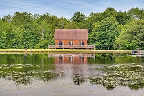 5 Mi to Jay Peak Resort: Cabin w/ Pond Access!