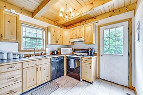 5 Mi to Jay Peak Resort: Cabin w/ Pond Access!