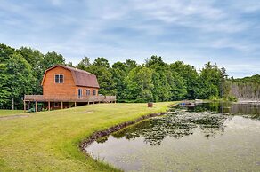 5 Mi to Jay Peak Resort: Cabin w/ Pond Access!