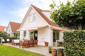 Nice Holiday Home on the Water in Grou