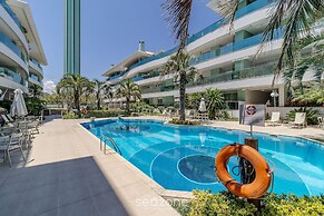 Apart in Cond. w/ Access to Beach and Pool Ave0232