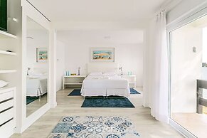 Seafront Beautiful House in Sto. Antonio Cda1647
