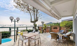 Seafront Beautiful House in Sto. Antonio Cda1647
